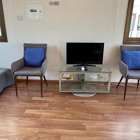 לרנקה Extremely Comfy Apt With Spacious Private Terrace 10Min Walk To The Beach & In Town מראה חיצוני תמונה