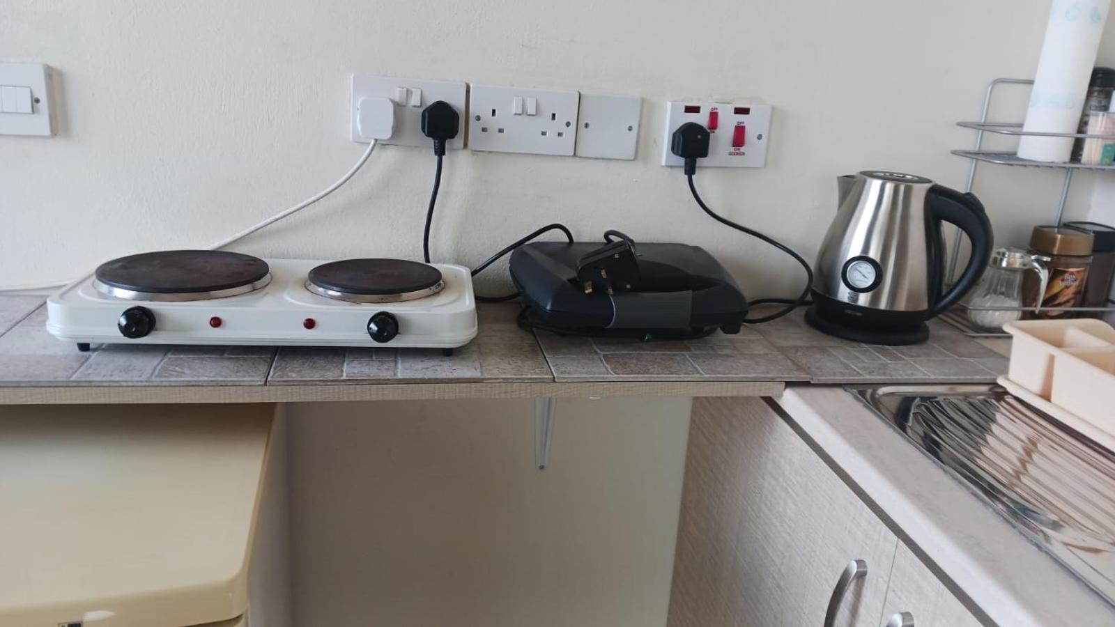 לרנקה Extremely Comfy Apt With Spacious Private Terrace 10Min Walk To The Beach & In Town מראה חיצוני תמונה