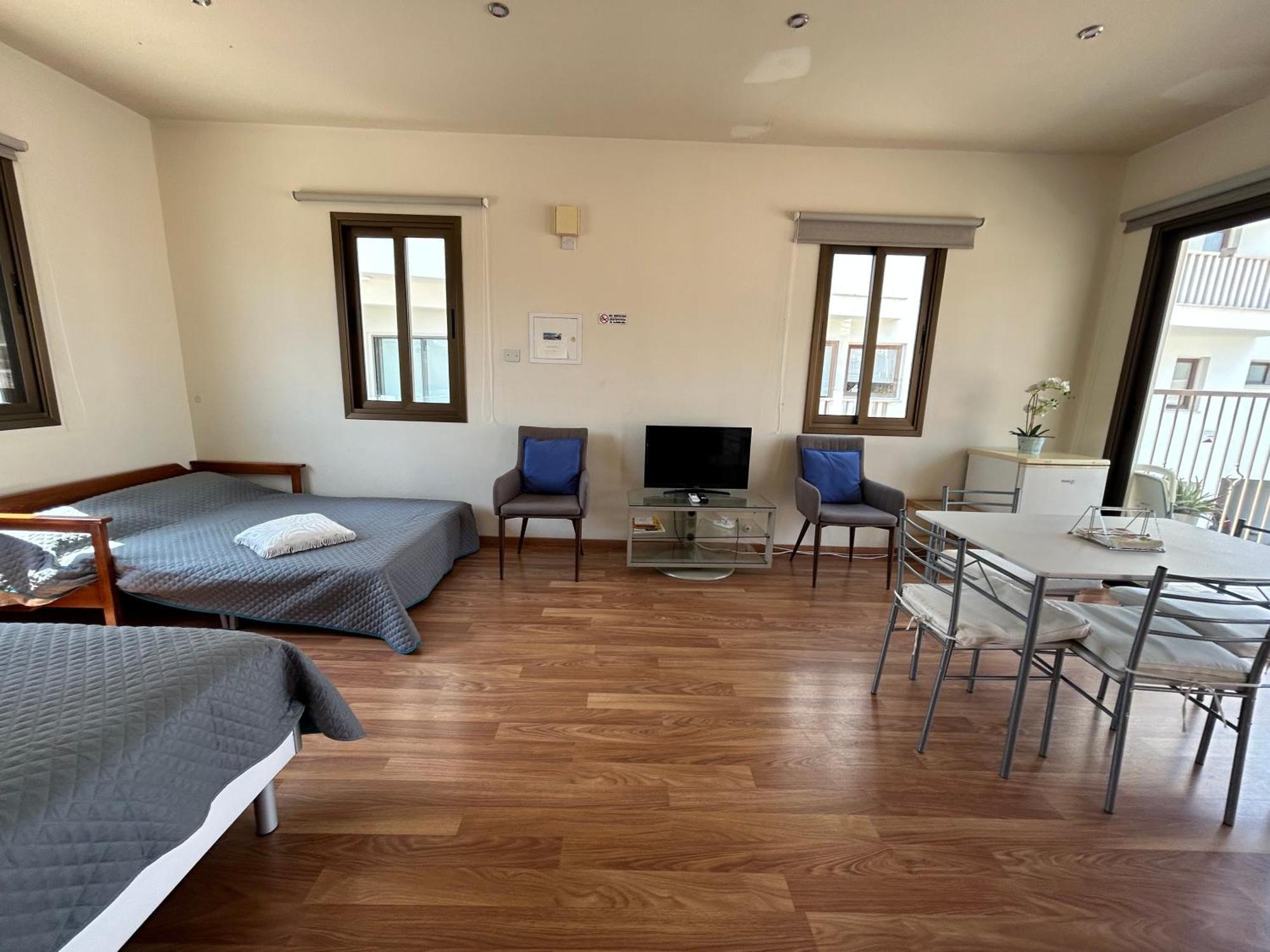 לרנקה Extremely Comfy Apt With Spacious Private Terrace 10Min Walk To The Beach & In Town מראה חיצוני תמונה