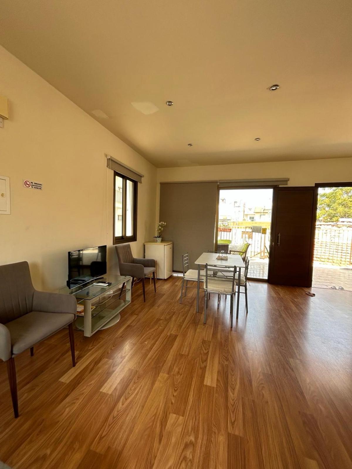 לרנקה Extremely Comfy Apt With Spacious Private Terrace 10Min Walk To The Beach & In Town מראה חיצוני תמונה