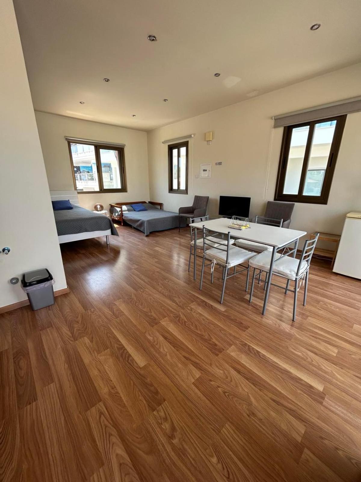 לרנקה Extremely Comfy Apt With Spacious Private Terrace 10Min Walk To The Beach & In Town מראה חיצוני תמונה